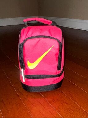 Nike Insulated Dome Lunch Bag Hot Pink Logo
